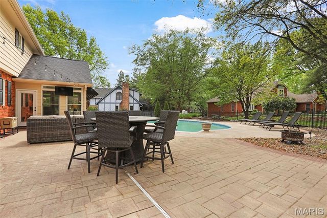 6 Pinebrook Court, Edwardsville, IL 62025