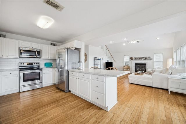 13723 Pirates Beach Boulevard, Galveston, TX 77554