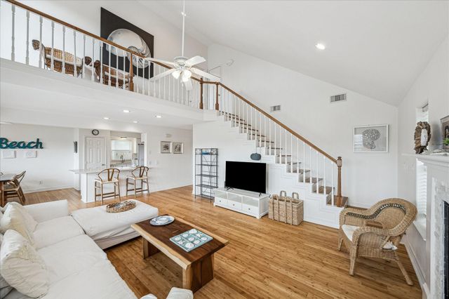 13723 Pirates Beach Boulevard, Galveston, TX 77554