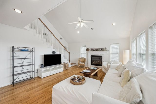 13723 Pirates Beach Boulevard, Galveston, TX 77554