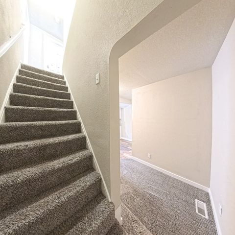 4030 8th Place, Des Moines, IA 50313