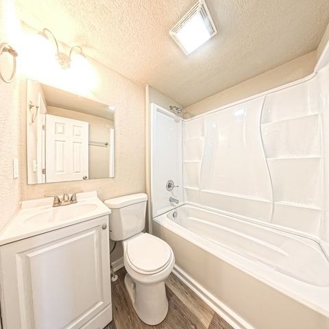 4030 8th Place, Des Moines, IA 50313