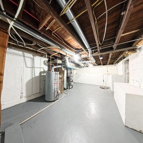 4030 8th Place, Des Moines, IA 50313