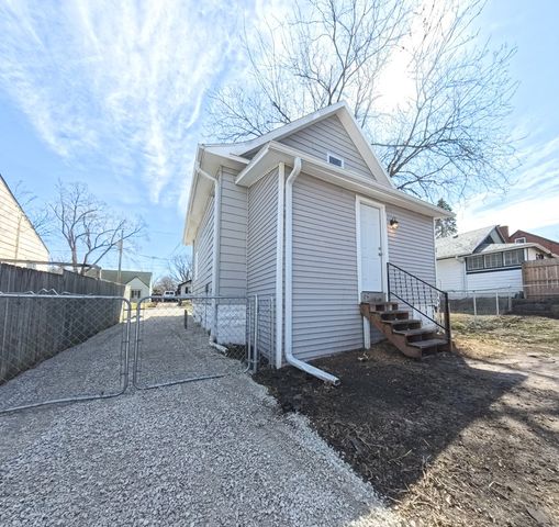 4030 8th Place, Des Moines, IA 50313