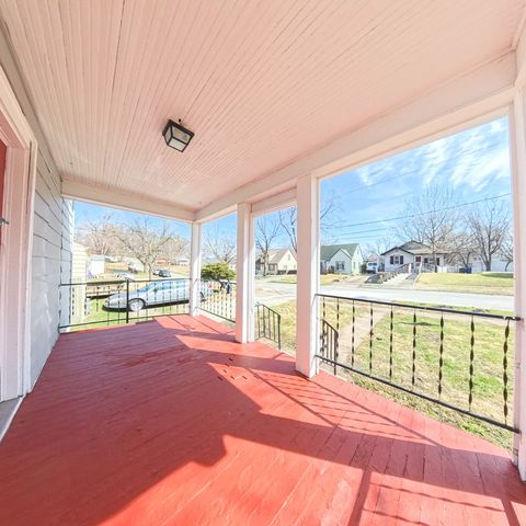 4030 8th Place, Des Moines, IA 50313