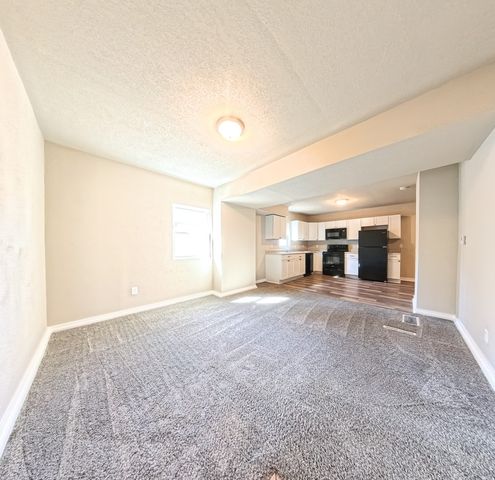 4030 8th Place, Des Moines, IA 50313