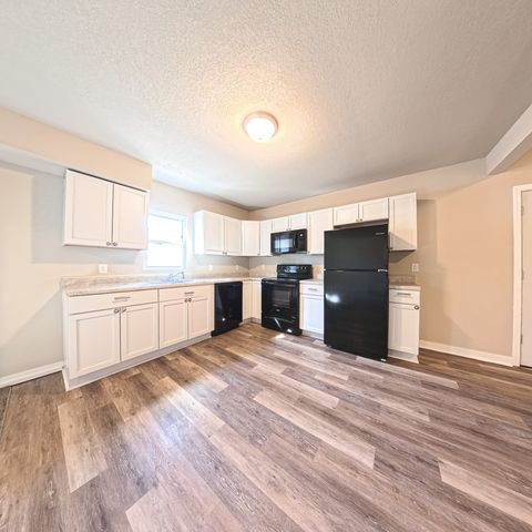 4030 8th Place, Des Moines, IA 50313