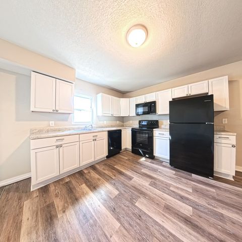 4030 8th Place, Des Moines, IA 50313