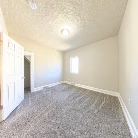 4030 8th Place, Des Moines, IA 50313