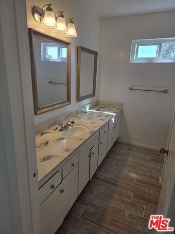 1833 N Edgemont Street, Los Angeles, CA 90027