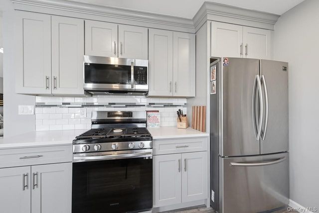 31 Sayville Road, Sound Beach, NY 11789