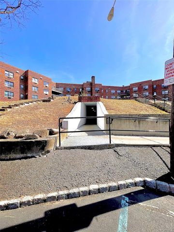 5 Oakdale Manor B18, Suffern, NY 10901