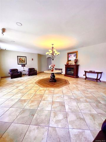 5 Oakdale Manor B18, Suffern, NY 10901