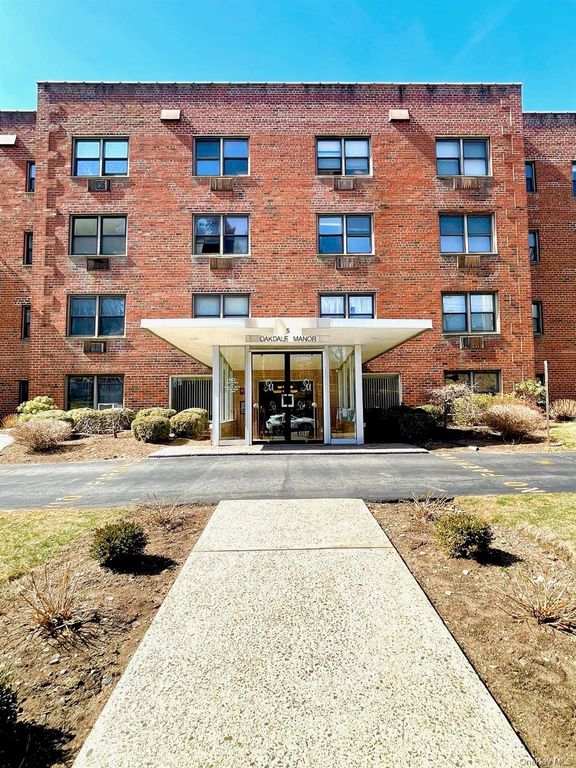 5 Oakdale Manor B18, Suffern, NY 10901