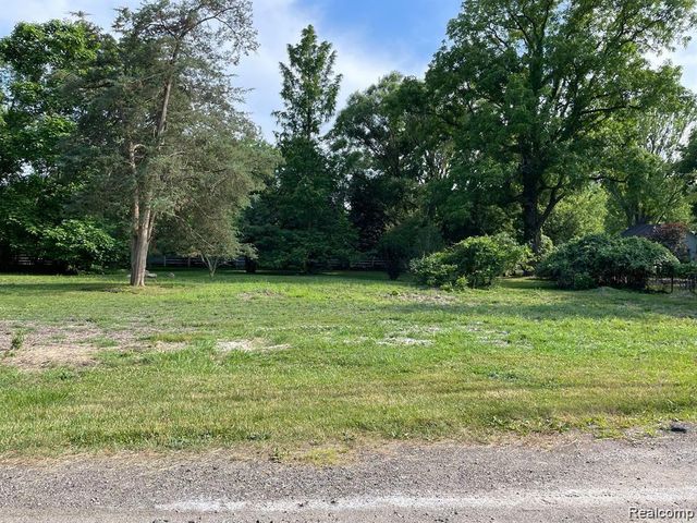 8269 Bellevue Road, Grosse Ile, MI 48138