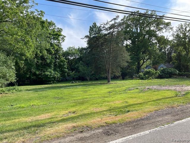 8269 Bellevue Road, Grosse Ile, MI 48138