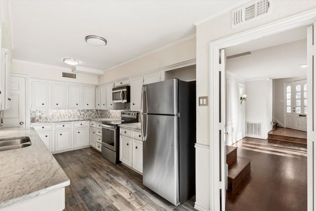 3801 S Versailles Avenue, Dallas, TX 75209