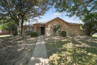 904 Breckenridge Drive, Desoto, TX 75115