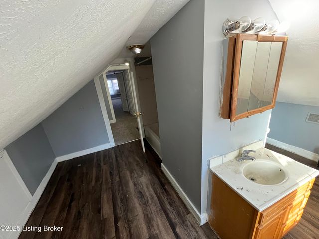 825 S 33rd St, Louisville, KY 40211