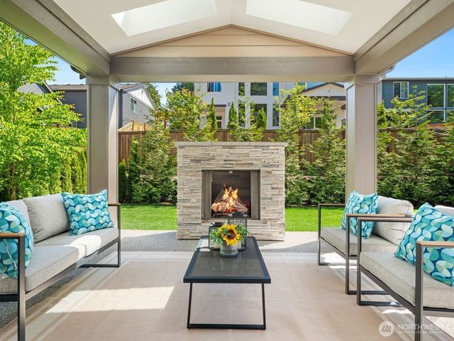 23973 NE 25th Street, Sammamish, WA 98074