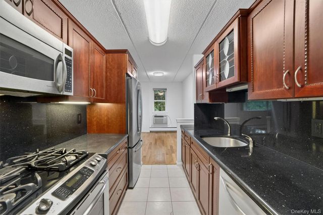 4 Consulate Drive 3C, Tuckahoe, NY 10707