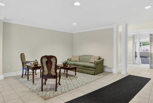 4 Consulate Drive 3C, Tuckahoe, NY 10707