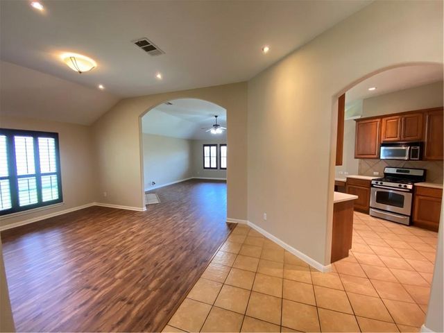 1013 Kensington Castle TRL, Pflugerville, TX 78660