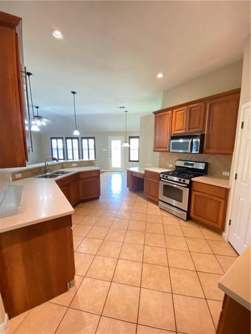 1013 Kensington Castle TRL, Pflugerville, TX 78660