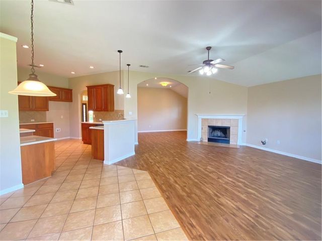 1013 Kensington Castle TRL, Pflugerville, TX 78660