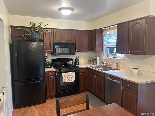 41950 Clayton Street, Clinton Charter Township, MI 48038