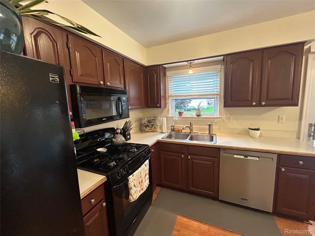 41950 Clayton Street, Clinton Charter Township, MI 48038