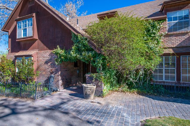 350 Applewood Road, Corrales, NM 87048