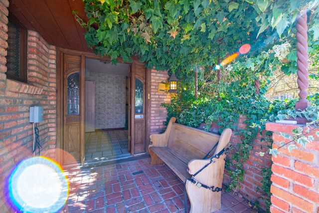 350 Applewood Road, Corrales, NM 87048