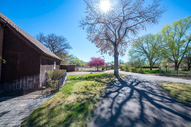 350 Applewood Road, Corrales, NM 87048