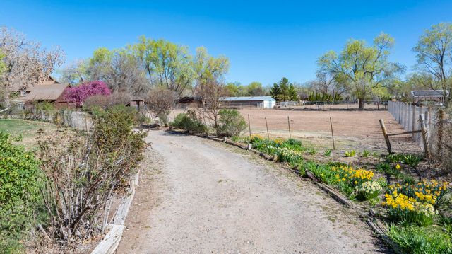 350 Applewood Road, Corrales, NM 87048