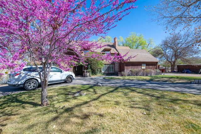 350 Applewood Road, Corrales, NM 87048