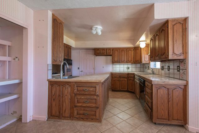 350 Applewood Road, Corrales, NM 87048