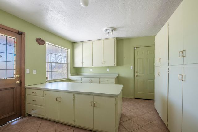 350 Applewood Road, Corrales, NM 87048