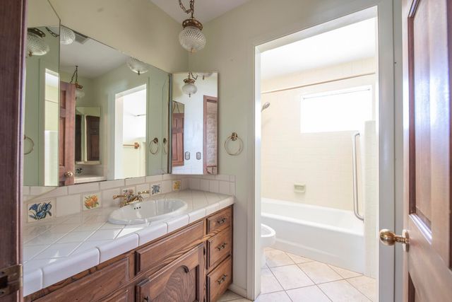 350 Applewood Road, Corrales, NM 87048