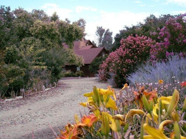 350 Applewood Road, Corrales, NM 87048