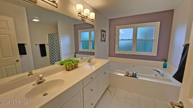 7238 Lilac Court, Holland, OH 43528