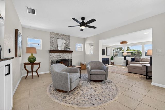 8848 SUNLIT COVE DRIVE NE, St Petersburg, FL 33702