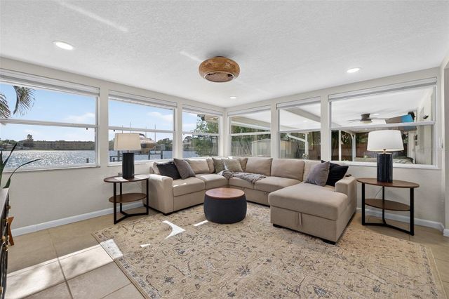 8848 SUNLIT COVE DRIVE NE, St Petersburg, FL 33702