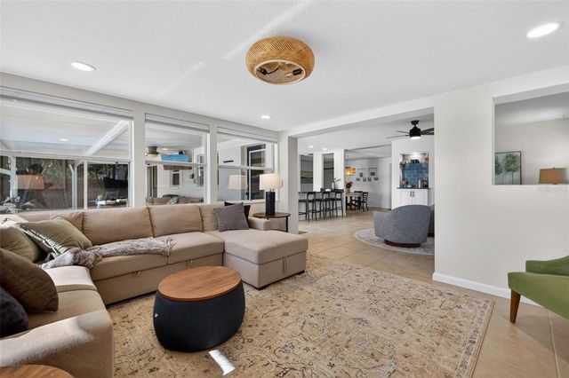 8848 SUNLIT COVE DRIVE NE, St Petersburg, FL 33702