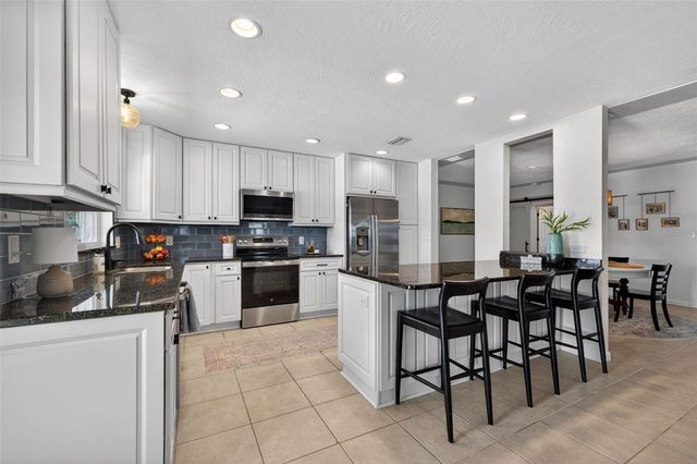 8848 SUNLIT COVE DRIVE NE, St Petersburg, FL 33702