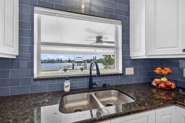 8848 SUNLIT COVE DRIVE NE, St Petersburg, FL 33702