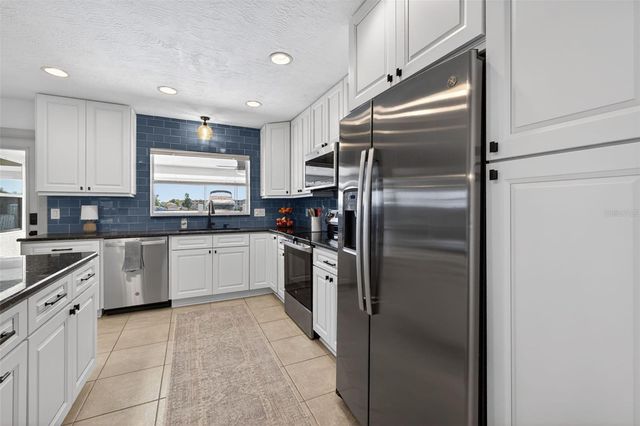 8848 SUNLIT COVE DRIVE NE, St Petersburg, FL 33702