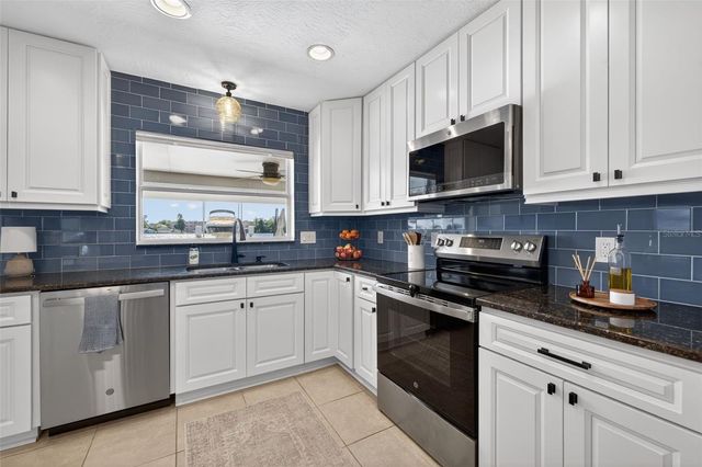 8848 SUNLIT COVE DRIVE NE, St Petersburg, FL 33702