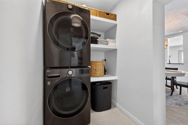 8848 SUNLIT COVE DRIVE NE, St Petersburg, FL 33702