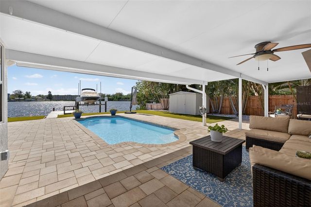 8848 SUNLIT COVE DRIVE NE, St Petersburg, FL 33702